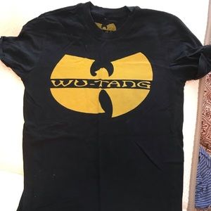 Black Wutang shirt - urban outfitters size small